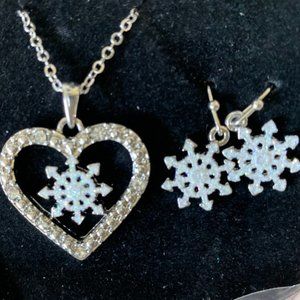 NIB * Silver GLITTER Heart SNOWFLAKE Pendant NECKLACE & EARRINGS *
